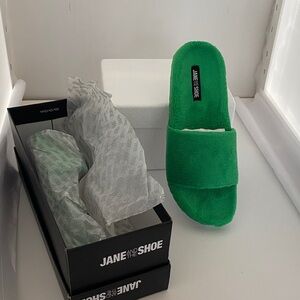 JANE AND THE SHOE Vibrant Green Slippers